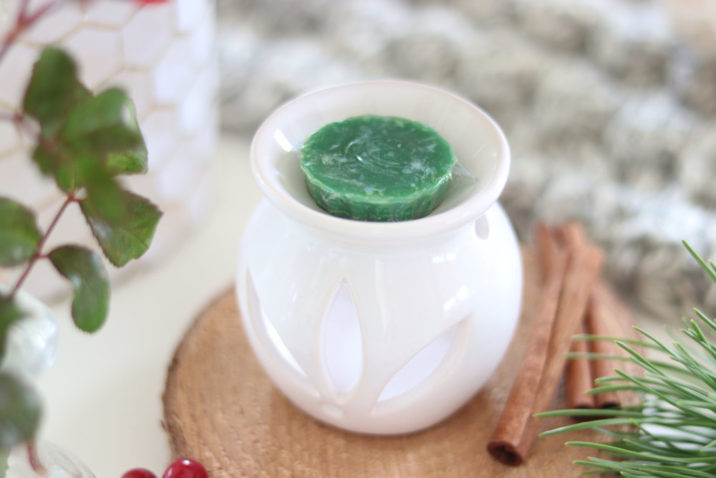 Kominek do aromaterapii z woskiem zapachowym – sosna