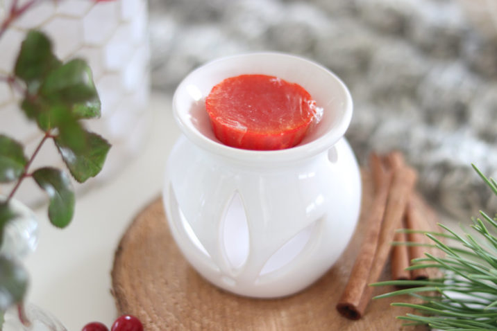 Kominek do aromaterapii z woskiem zapachowym – żurawina