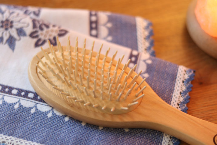 Drewniana szczotka do włosów - do masażu i rozczesywania