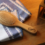 Drewniana szczotka do włosów - do masażu i rozczesywania